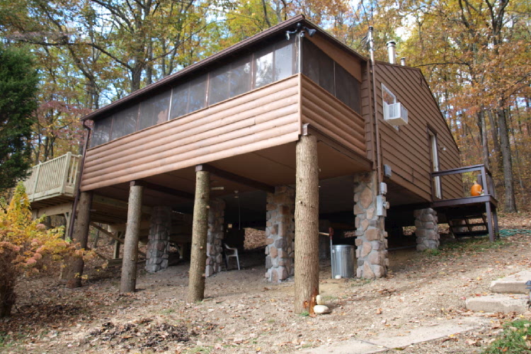 This real tree house cabin is surrounded by nature and has a huge 7 person hot tub. The lake is just a short distance away for fishing, boating, and swimming. 