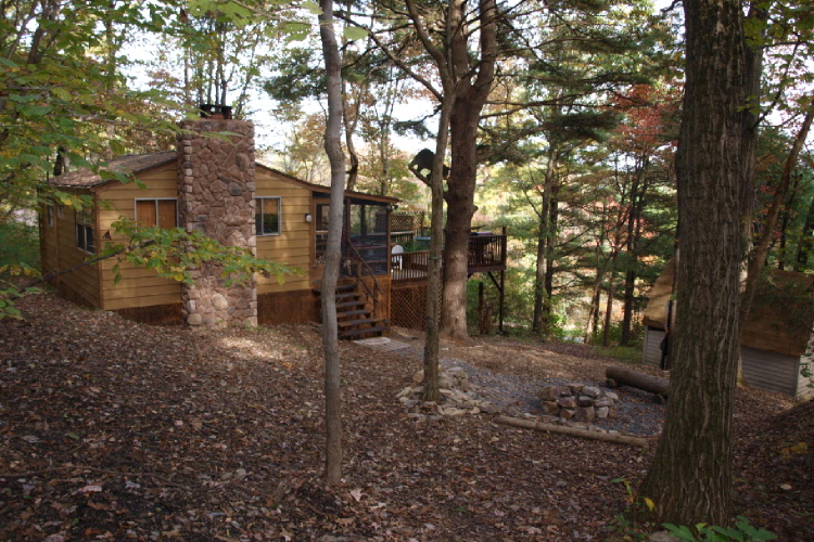 This cozy 1 bedroom cabin offers you a high quality getaway vacation for a low price! Enjoy a real fireplace with a private 5-person hot tub or enjoy free rides on the nearby lake